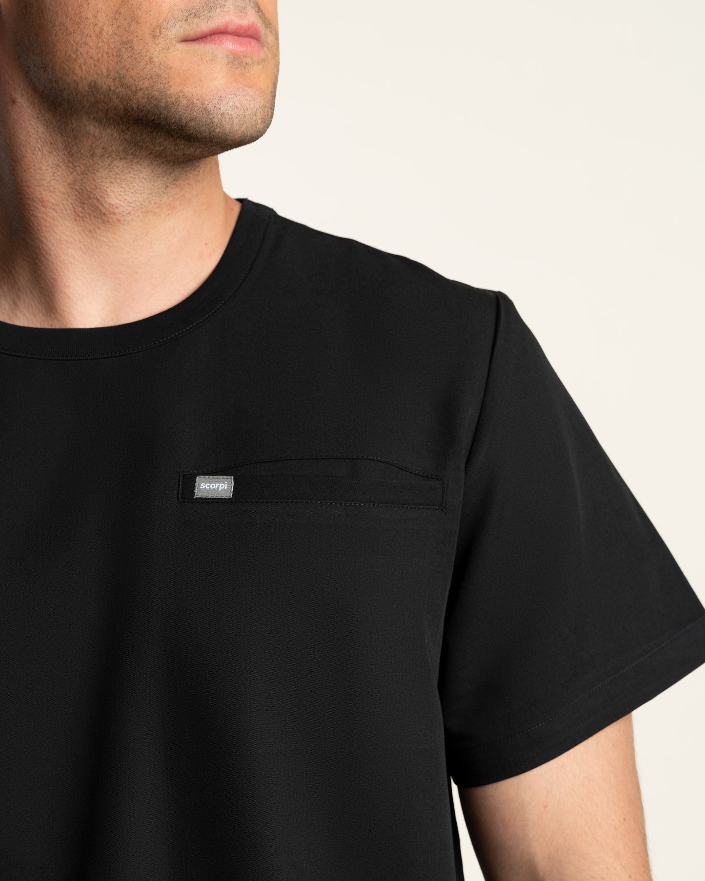 TOP HOMBRE DYNAMIC NEGRO - CUELLO RIB