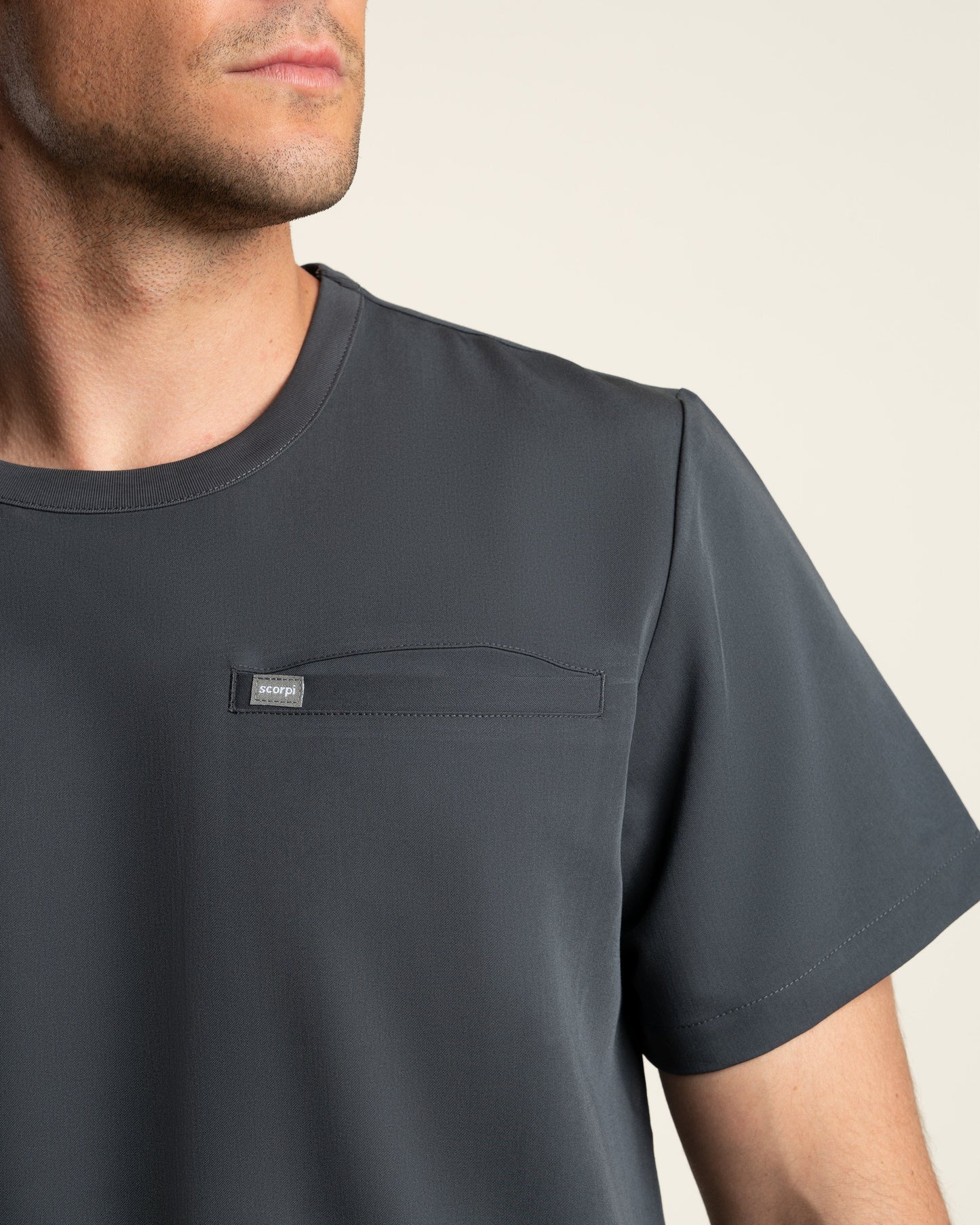 TOP HOMBRE DYNAMIC GRIS - CUELLO RIB
