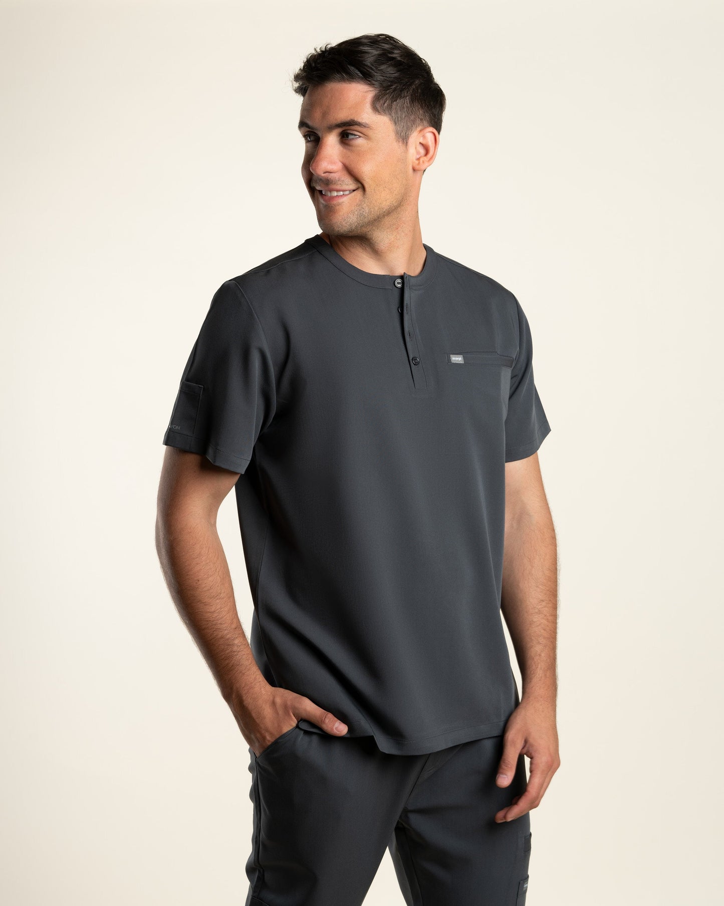 TOP HOMBRE DYNAMIC GRIS - CUELLO JOKE