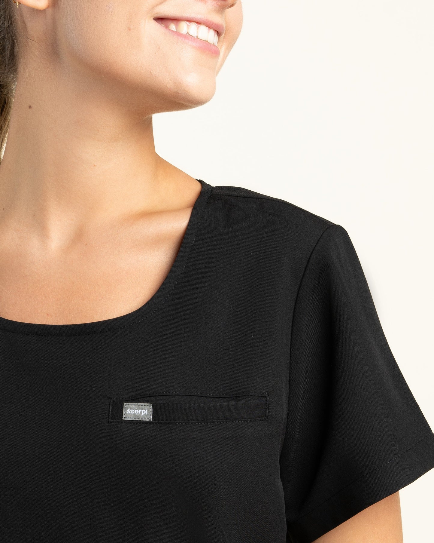 TOP MUJER DYNAMIC NEGRO - CUELLO RIB