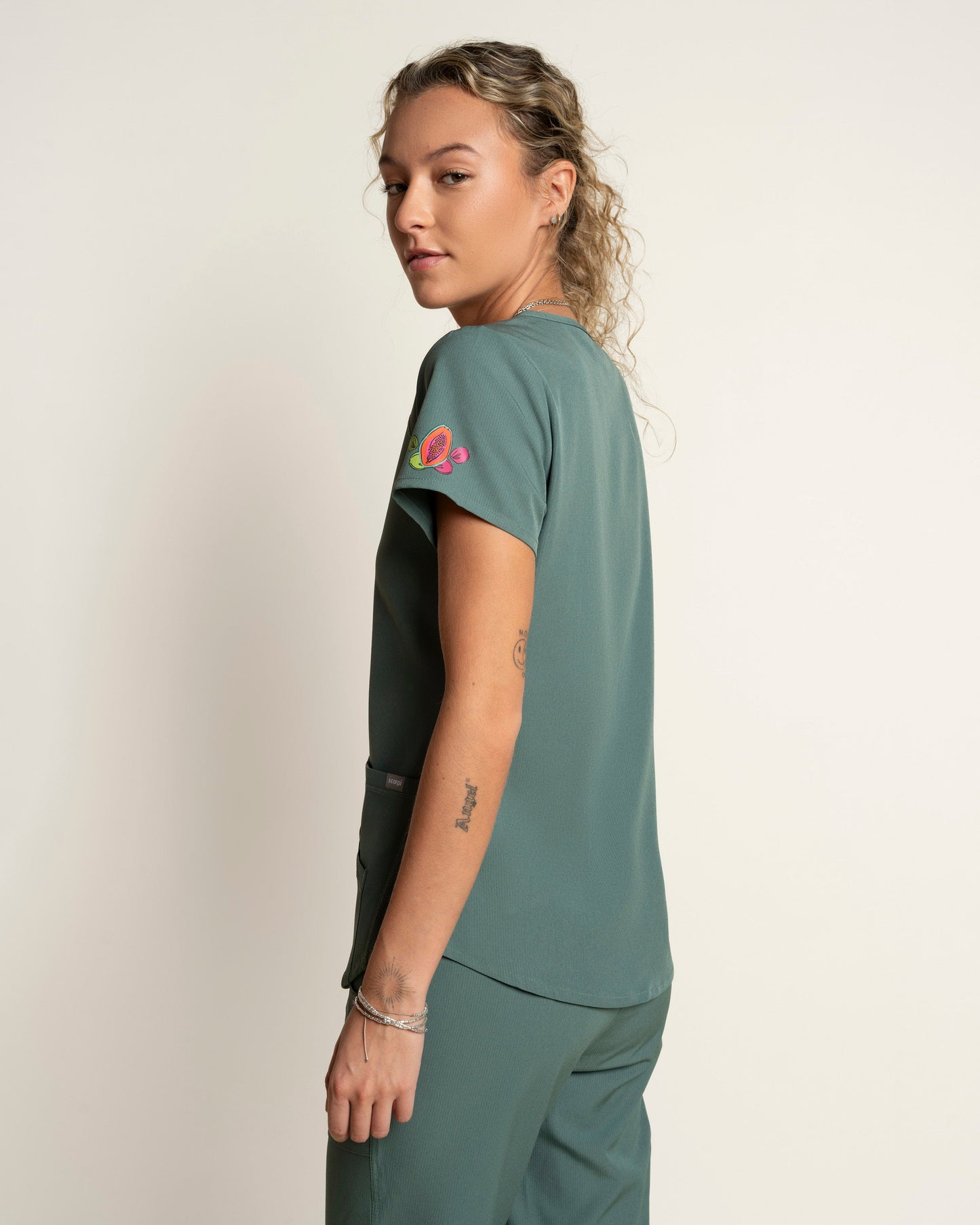 TOP MUJER WONDER JUNGLE MUSGO