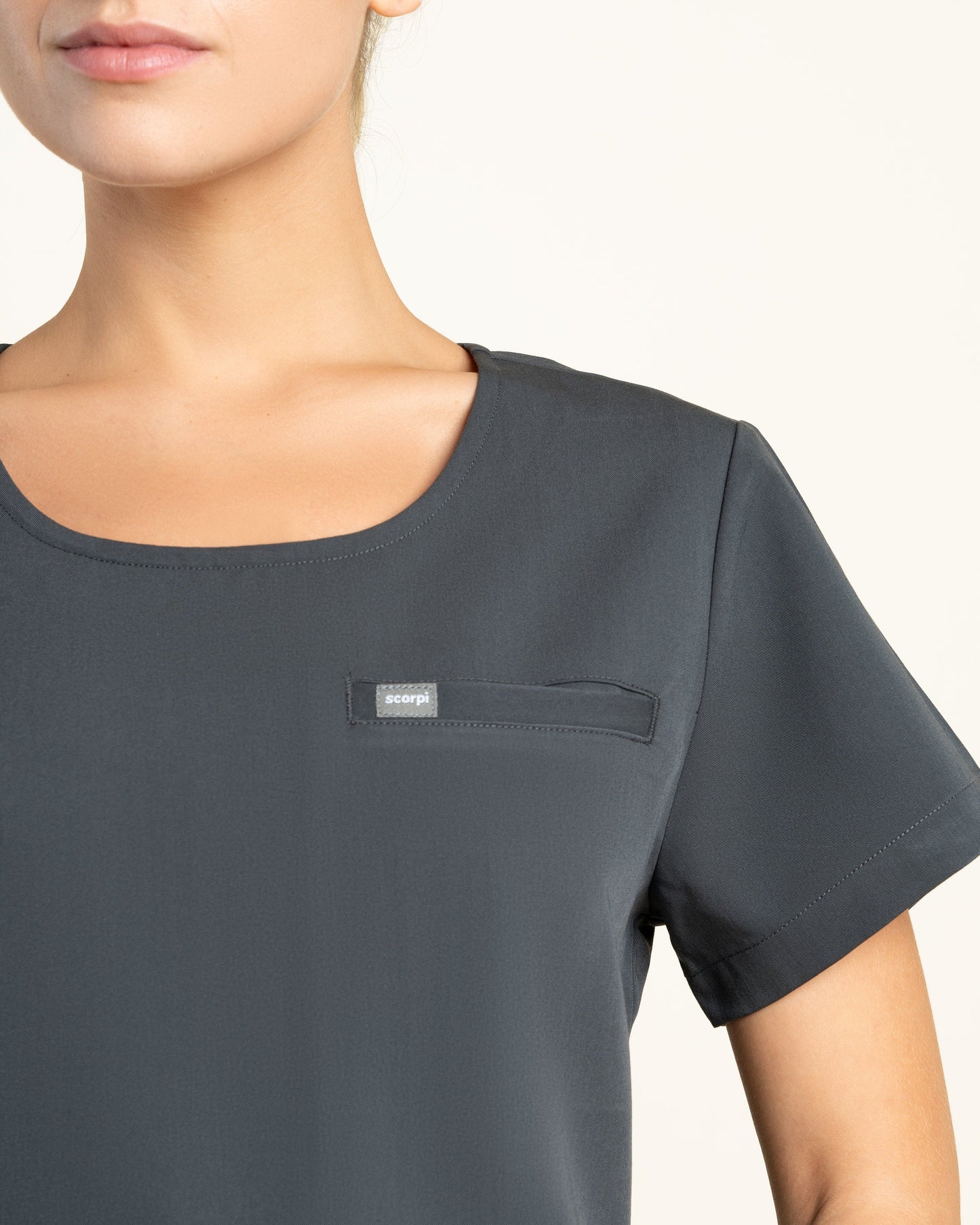 TOP MUJER DYNAMIC GRIS - CUELLO RIB