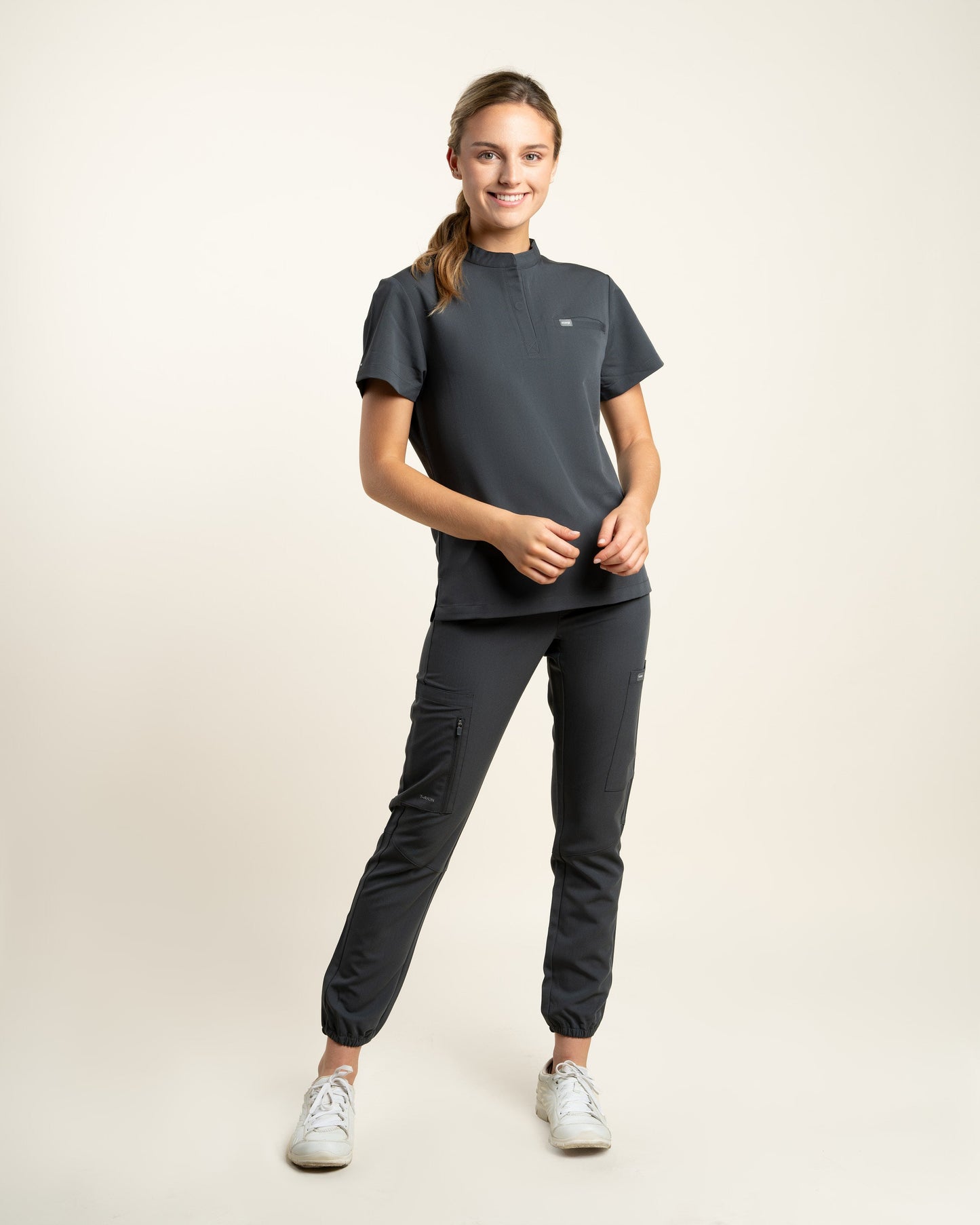 TOP MUJER DYNAMIC GRIS - CUELLO RIB