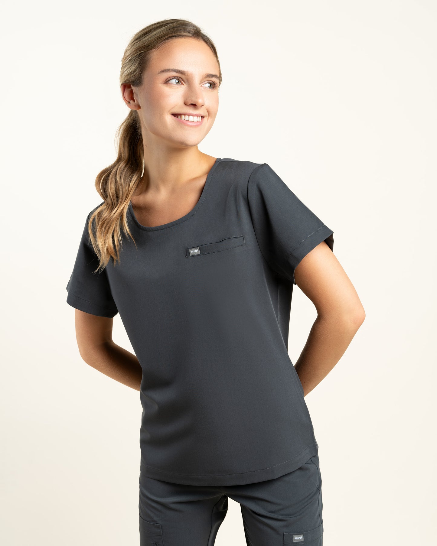 TOP MUJER DYNAMIC GRIS - CUELLO RIB