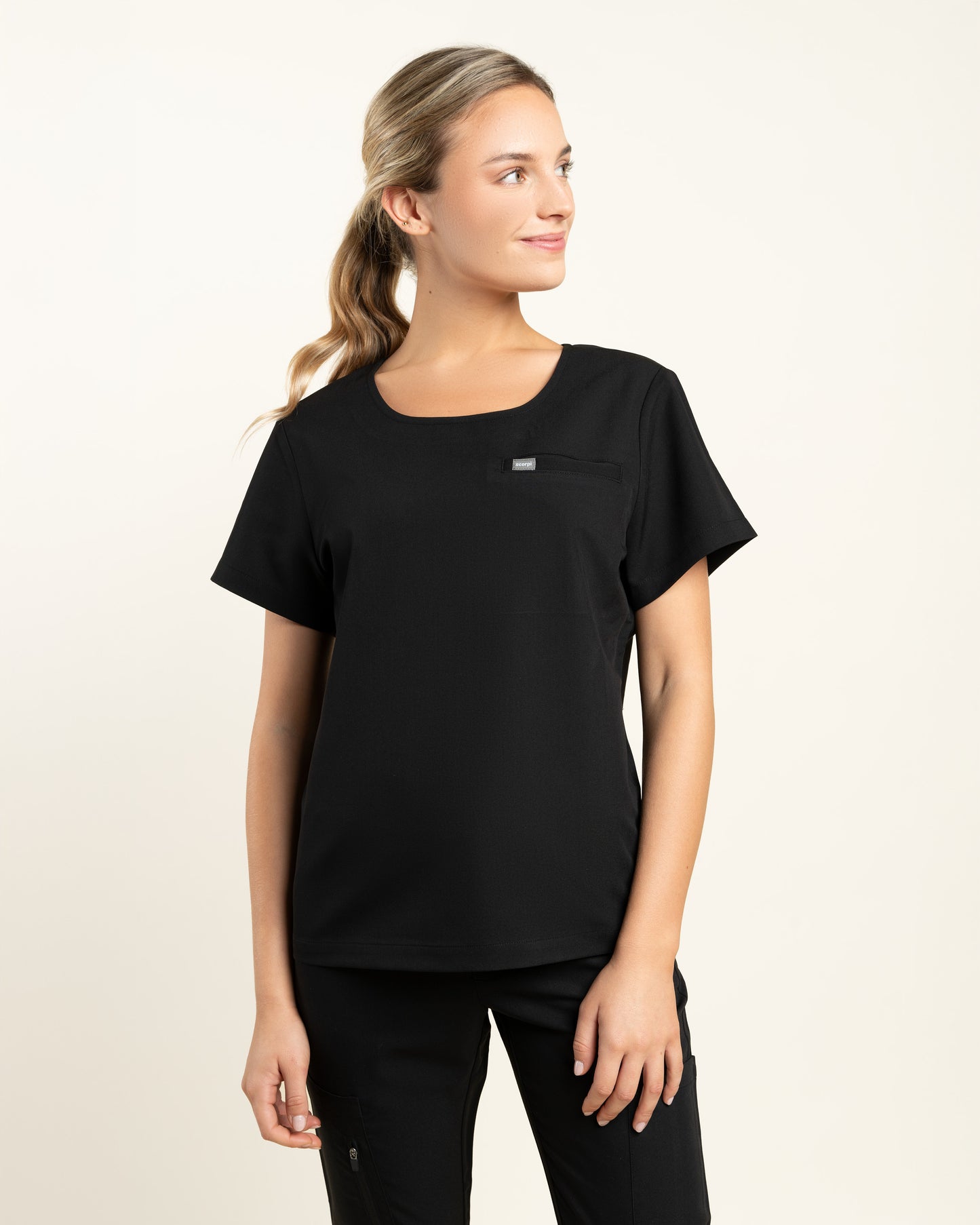 TOP MUJER DYNAMIC NEGRO - CUELLO RIB