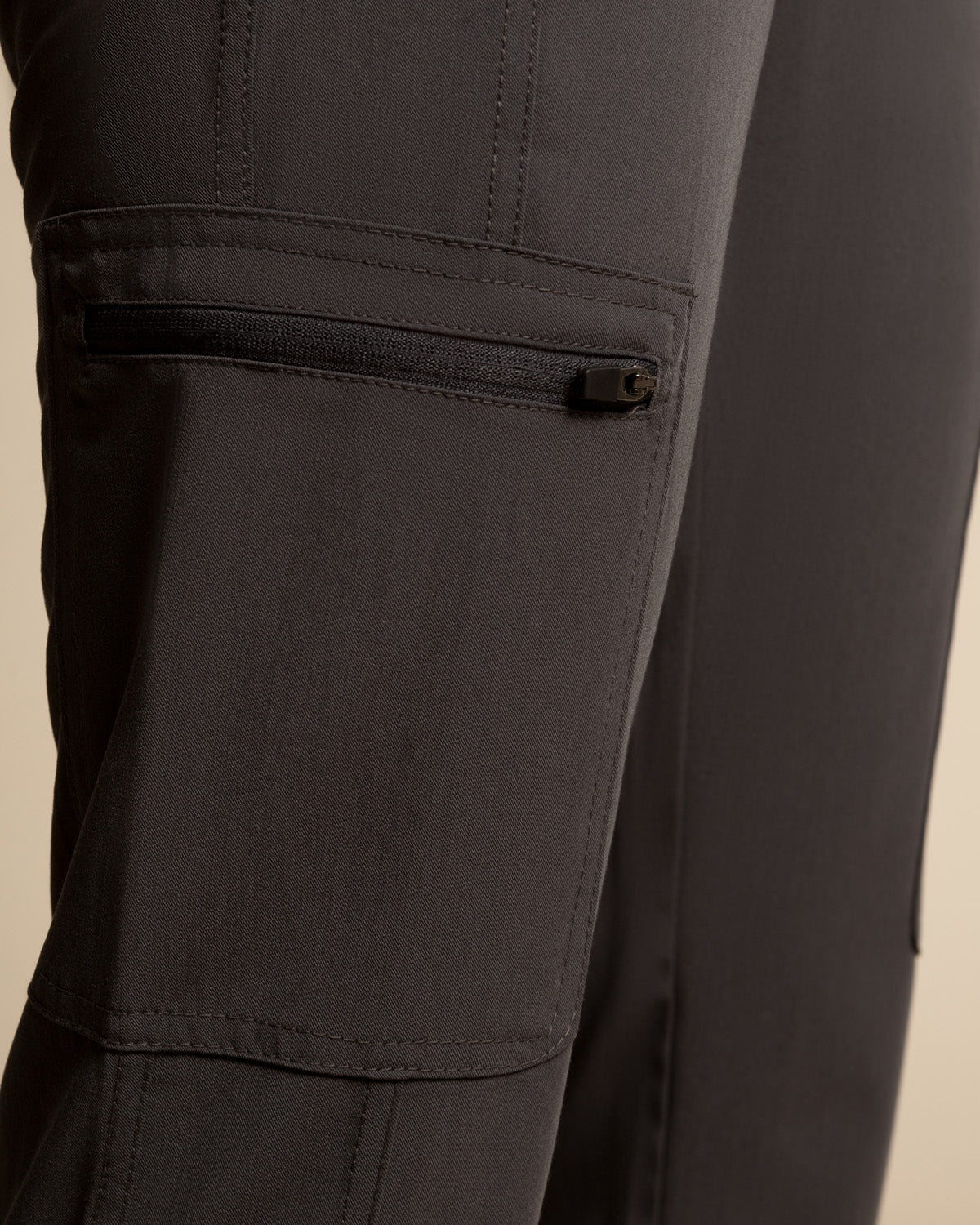 PANTALÓN MUJER COMFORT PETITE GRIS