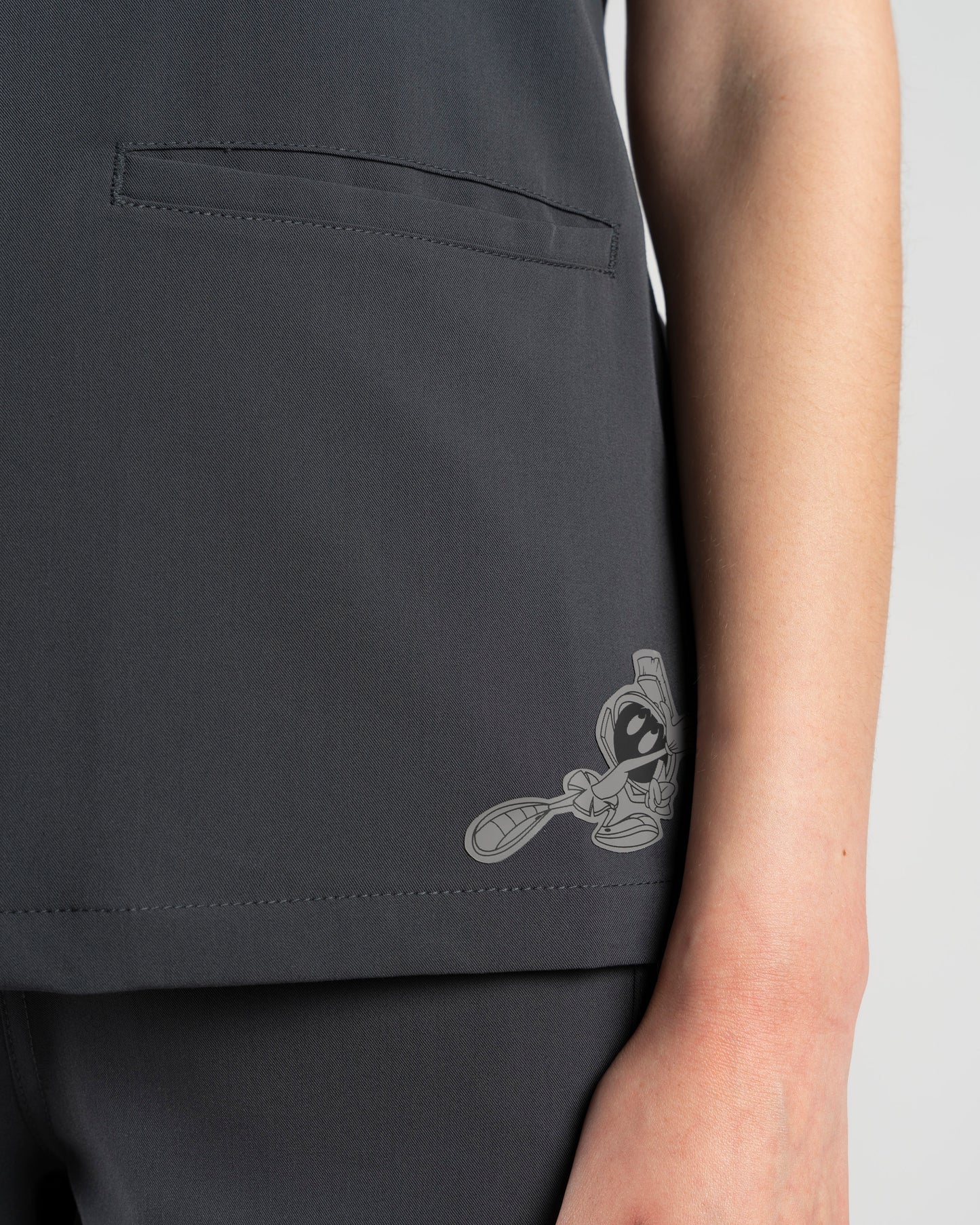 TOP MUJER LOONEY TUNES GRIS