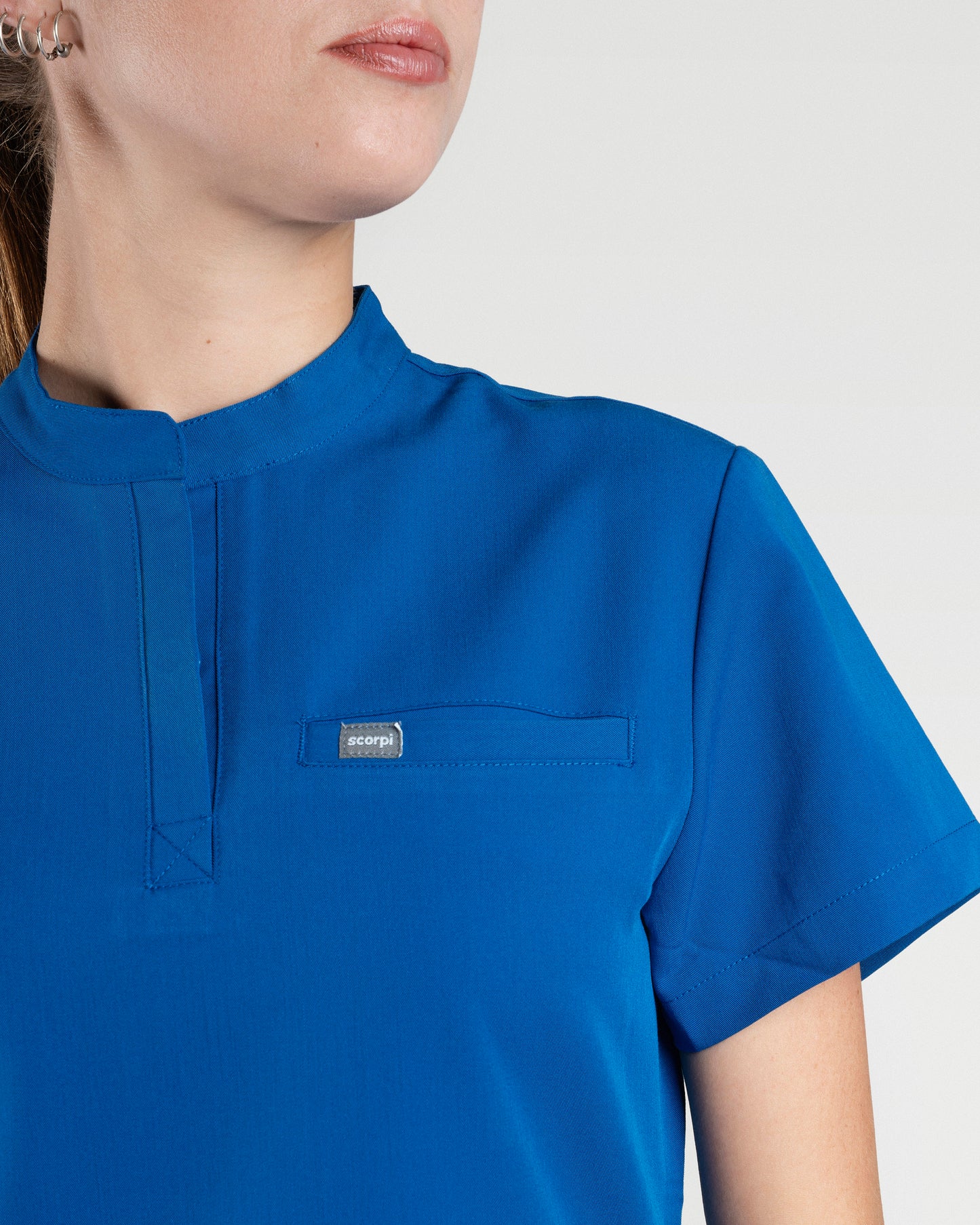 TOP MUJER DYNAMIC AZUL REY - CUELLO JOKE
