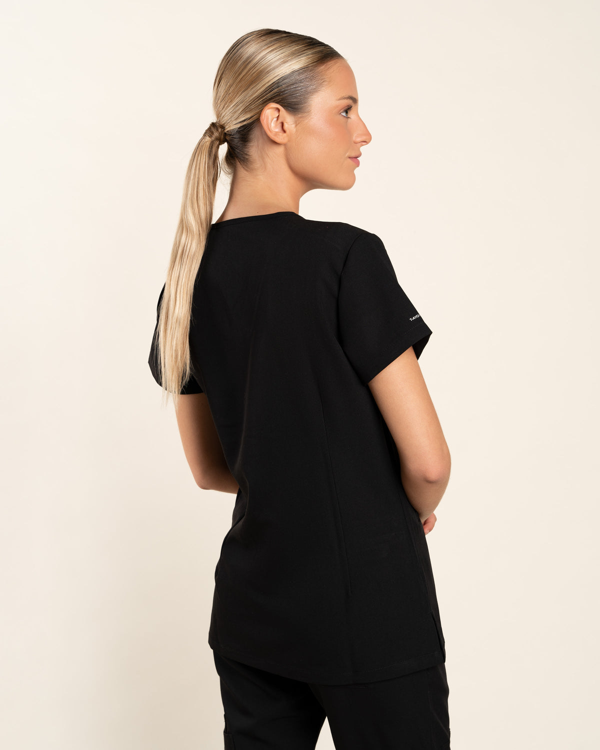 TOP MUJER AQUA NEGRO – INN Brands